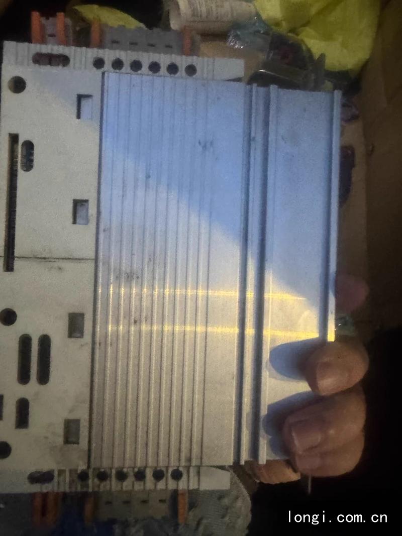 倫茨Lenze變（biàn）頻器 E82EV551-2C200 拆機現貨 02.jpg